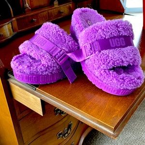 NEW UGG SLIPPERS